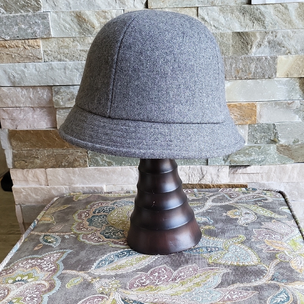 Bijoux Terner Gray Felt Hat on Dark Wooden Stand